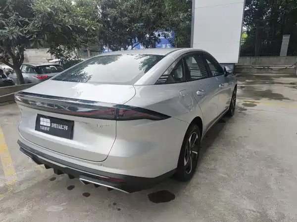 Geely Galaxy L6 2025, фото 4