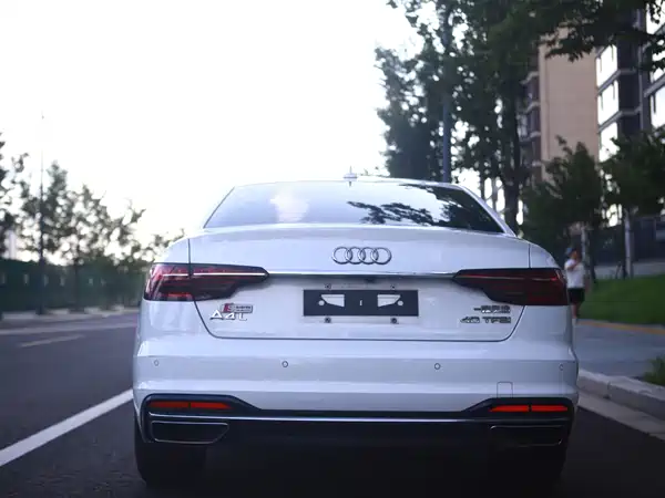 Audi A4L 2022, фото 6
