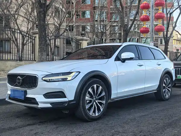 Volvo V90 2023