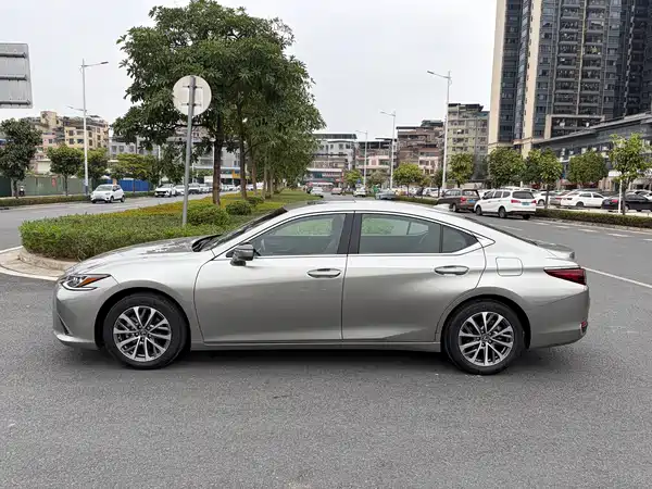 Lexus ES 2023, фото 3