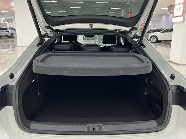 Volkswagen Passat CC 2023, фото 17