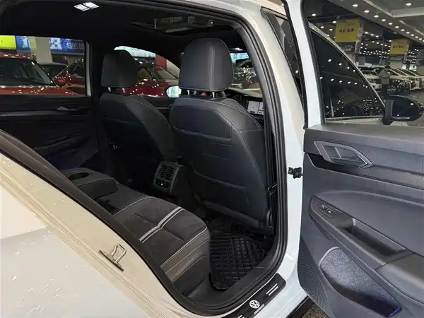 Volkswagen Golf 2023, фото 7