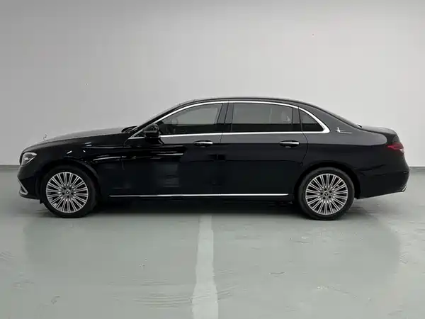 Mercedes-Benz E-Class 2022, фото 6