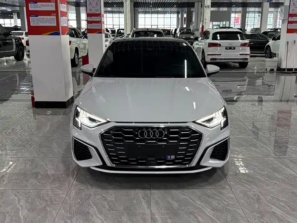 Audi A3 2022, фото 2