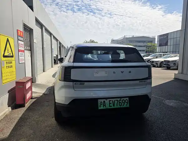 Volvo EX30 2025, фото 3