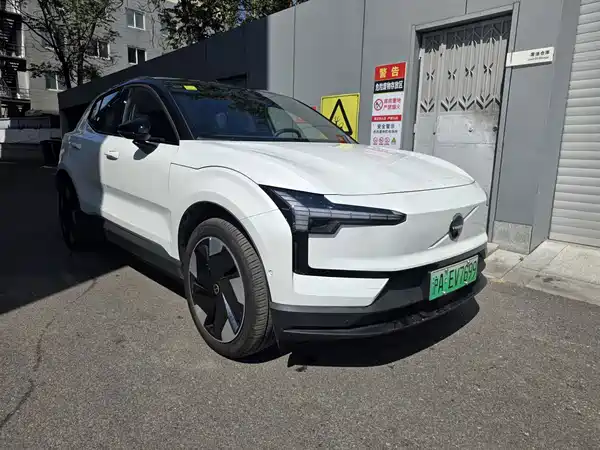 Volvo EX30 2025, фото 2