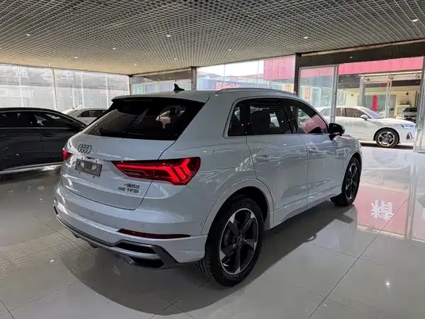 Audi Q3 2022, фото 4