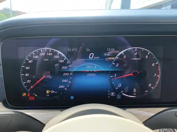 Mercedes-Benz E-Class 2023, фото 2