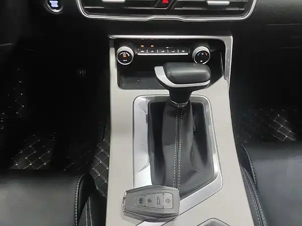 Geely Coolray 2025, фото 13
