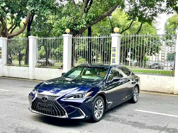 Lexus ES 2021
