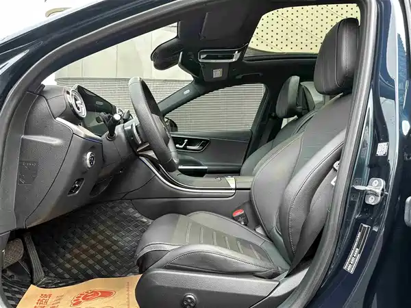 Mercedes-Benz C-Class 2024, фото 4