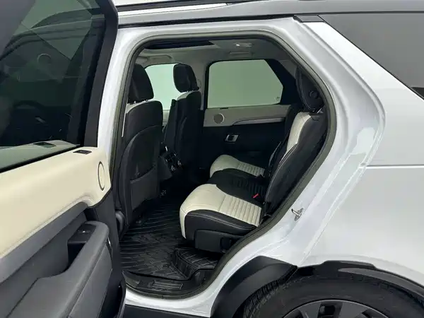 Land Rover Discovery 2023, фото 19
