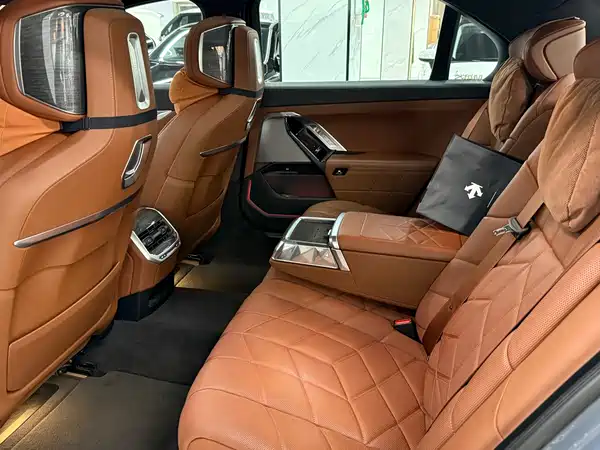 BMW i7 2023, фото 11