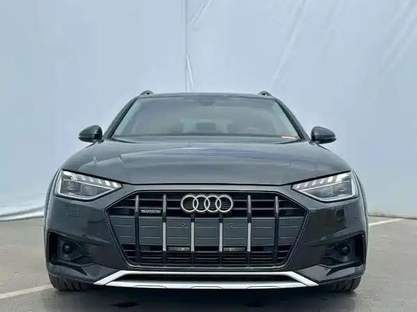 Audi A4 2022, фото 2