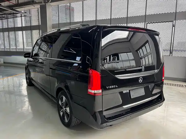 Mercedes-Benz V-Class 2022, фото 12