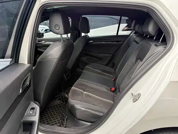 Volkswagen Golf 2023, фото 6