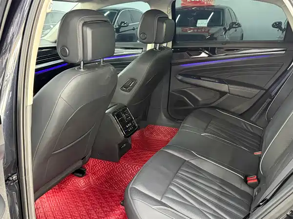 Volkswagen Passat 2023, фото 5