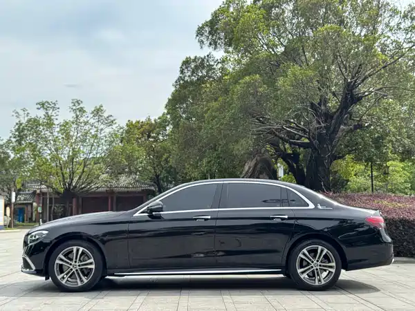 Mercedes-Benz E-Class 2023, фото 5