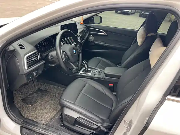 BMW 1 Series 2023, фото 9