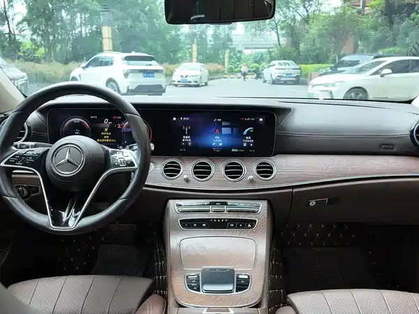 Mercedes-Benz E-Class 2022, фото 6