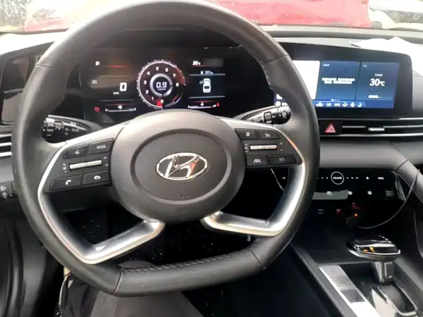 Hyundai Elantra 2022, фото 9