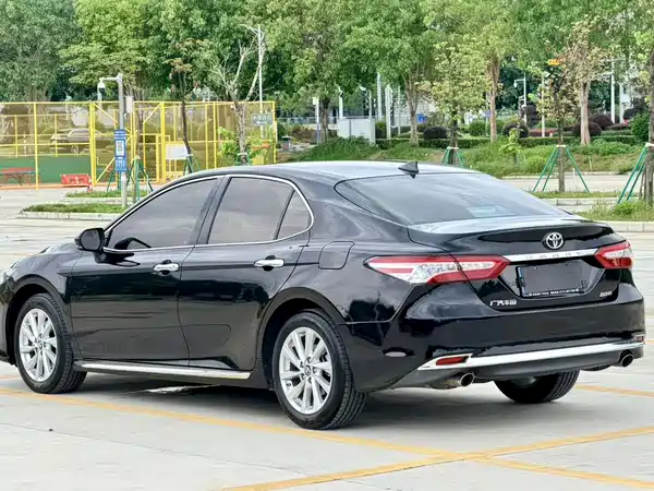 Toyota Camry 2023, фото 6