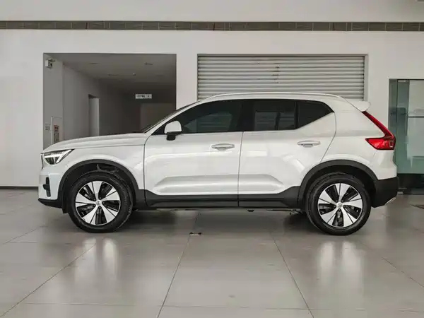 Volvo XC40 2024, фото 5