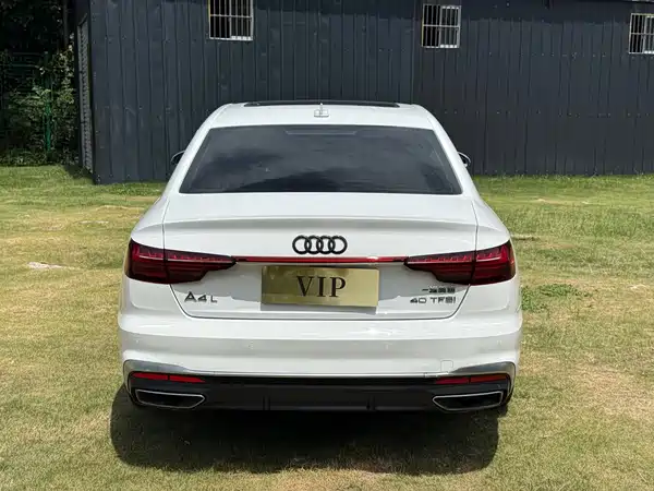 Audi A4L 2022, фото 5