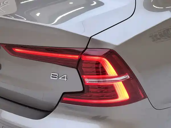 Volvo S60 2022, фото 10
