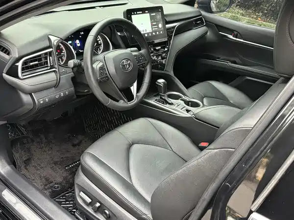 Toyota Camry 2021, фото 4