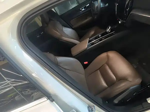Volvo S60 2025, фото 24