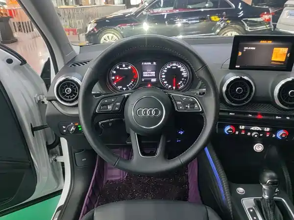 Audi Q2L 2022, фото 10