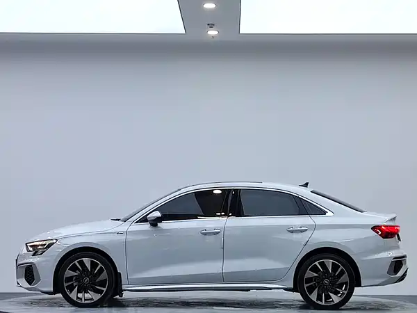 Audi A3 2023, фото 5