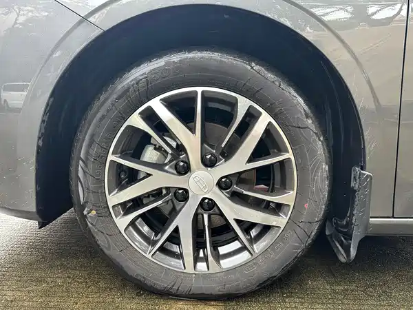 Geely Emgrand 2025, фото 18