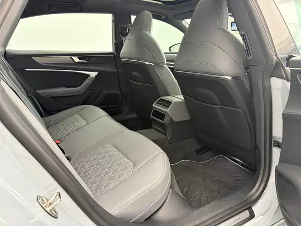 Audi A7L 2024, фото 11