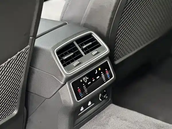 Audi A6L 2023, фото 11