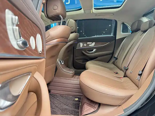 Mercedes-Benz E-Class 2023, фото 17