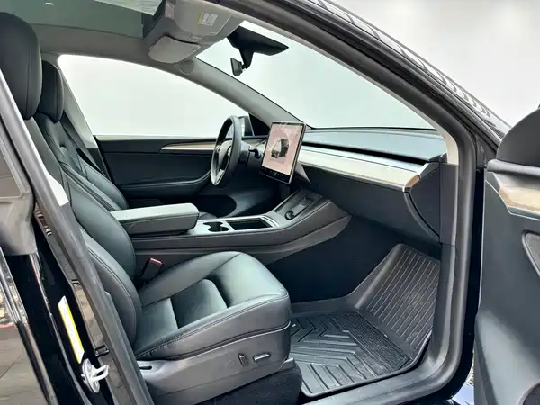 Tesla Model Y 2022, фото 10