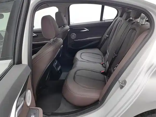 BMW 1 Series 2023, фото 15