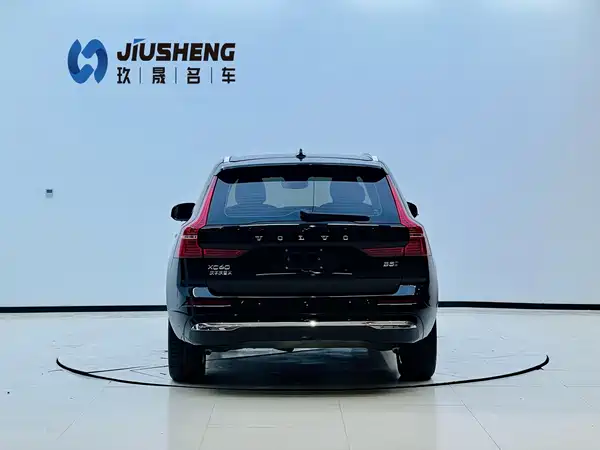Volvo XC60 2025, фото 5