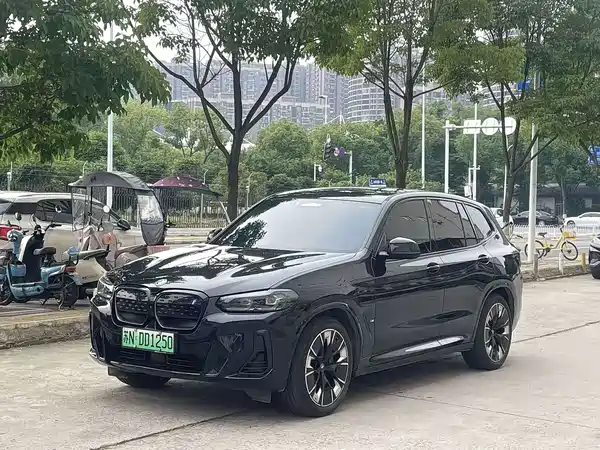 BMW iX3 2023