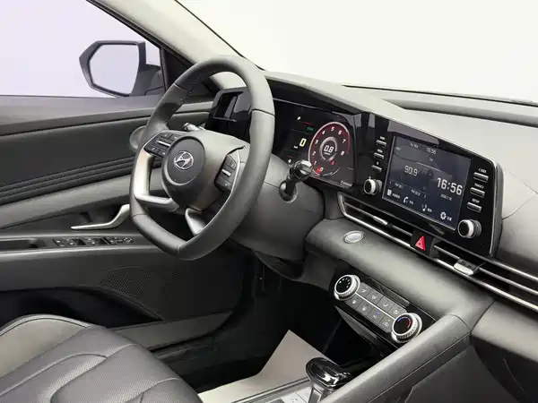 Hyundai Elantra 2022, фото 16