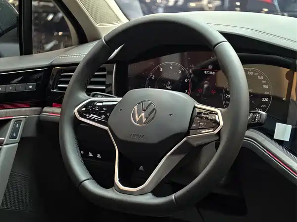 Volkswagen Touareg 2023, фото 22