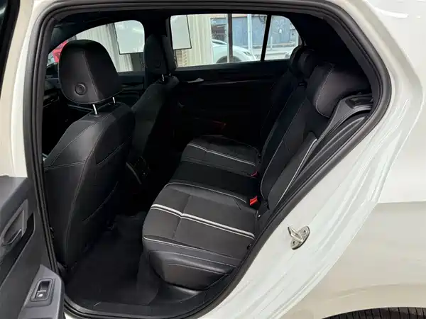 Volkswagen Golf 2023, фото 18