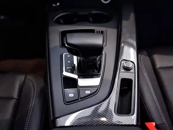 Audi A4L 2022, фото 18