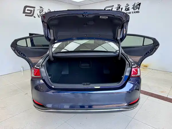 Lexus ES 2023, фото 21