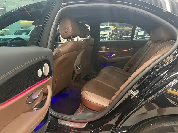 Mercedes-Benz E-Class 2023, фото 6