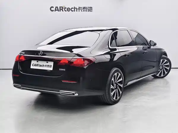Mercedes-Benz E-Class 2024, фото 5