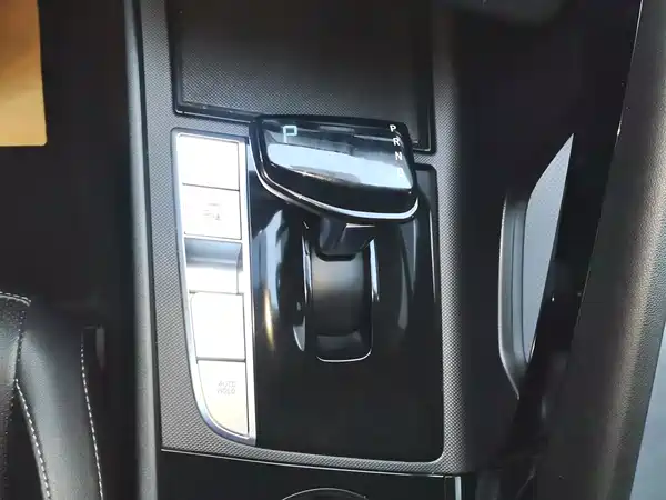 Hyundai Elantra 2023, фото 16