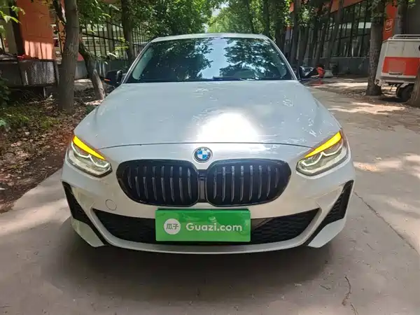 BMW 1 Series 2022, фото 2